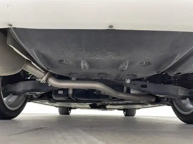 トヨタ カムリ WSレザーパッケージ 大分県 2021(令3)年 7万km プラチナホワイトパールマイカ ワンオーナー/GRエアロ（F、S、R）/TRDマフラー/TOYOTAセーフティセンス/・プリクラッシュセーフティ/・レーントレーシングアシスト/・レーダークルーズコントロール/・オートマチックハイビーム/ブラインドスポットモニター/リアクロストラフィックアラート/ヘッドアップディスプレイ/JBLサウンドシステム/9型ディスプレイオーディオ/・ナビ機能有り、フルセグTV、USB/・CD/DVD、BT対応/・AppleCarPlay、AndroidAuto/ステアリングスイッチ/バックカメラ/黒革シート/・前席パワーシート/前席シートヒーター/ビルトインETC/社外ドライブレコーダー（前、後、車内）/横滑り防止装置/電動格納ミラー/純正フロアマット/オートライト/LEDヘッドライト/LEDフォグ/純正18インチアルミホイール/クリアランスソナー /保証書、取説、スペアキー