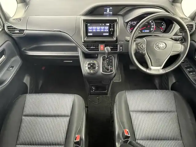 トヨタ ヴォクシー ZS 大阪府 2014(平26)年 6.6万km ブラック 純正SDナビ/　Bluetooth/フルセグ/CD/DVD/バックカメラ/両側パワースライドドア/オートライト/LEDヘッドライト/フォグランプ/純正フロアマット/純正16インチアルミホイール/スマートキー/プッシュスタート/ステアリングスイッチ/電動格納ミラー/ビルトインETC