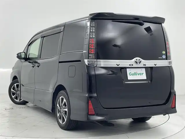 トヨタ ヴォクシー ZS 大阪府 2014(平26)年 6.6万km ブラック 純正SDナビ/　Bluetooth/フルセグ/CD/DVD/バックカメラ/両側パワースライドドア/オートライト/LEDヘッドライト/フォグランプ/純正フロアマット/純正16インチアルミホイール/スマートキー/プッシュスタート/ステアリングスイッチ/電動格納ミラー/ビルトインETC