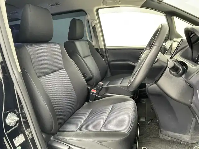 トヨタ ヴォクシー ZS 大阪府 2014(平26)年 6.6万km ブラック 純正SDナビ/　Bluetooth/フルセグ/CD/DVD/バックカメラ/両側パワースライドドア/オートライト/LEDヘッドライト/フォグランプ/純正フロアマット/純正16インチアルミホイール/スマートキー/プッシュスタート/ステアリングスイッチ/電動格納ミラー/ビルトインETC