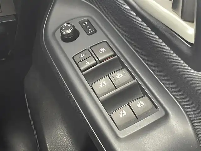 トヨタ ヴォクシー ZS 大阪府 2014(平26)年 6.6万km ブラック 純正SDナビ/　Bluetooth/フルセグ/CD/DVD/バックカメラ/両側パワースライドドア/オートライト/LEDヘッドライト/フォグランプ/純正フロアマット/純正16インチアルミホイール/スマートキー/プッシュスタート/ステアリングスイッチ/電動格納ミラー/ビルトインETC