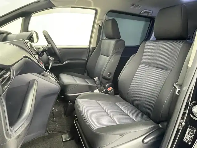 トヨタ ヴォクシー ZS 大阪府 2014(平26)年 6.6万km ブラック 純正SDナビ/　Bluetooth/フルセグ/CD/DVD/バックカメラ/両側パワースライドドア/オートライト/LEDヘッドライト/フォグランプ/純正フロアマット/純正16インチアルミホイール/スマートキー/プッシュスタート/ステアリングスイッチ/電動格納ミラー/ビルトインETC