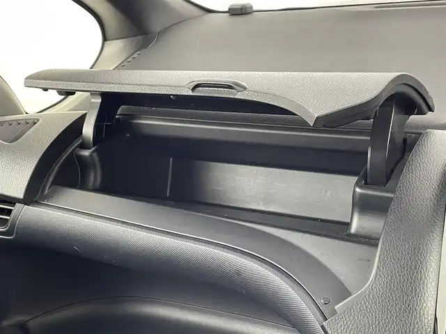 トヨタ ヴォクシー ZS 大阪府 2014(平26)年 6.6万km ブラック 純正SDナビ/　Bluetooth/フルセグ/CD/DVD/バックカメラ/両側パワースライドドア/オートライト/LEDヘッドライト/フォグランプ/純正フロアマット/純正16インチアルミホイール/スマートキー/プッシュスタート/ステアリングスイッチ/電動格納ミラー/ビルトインETC
