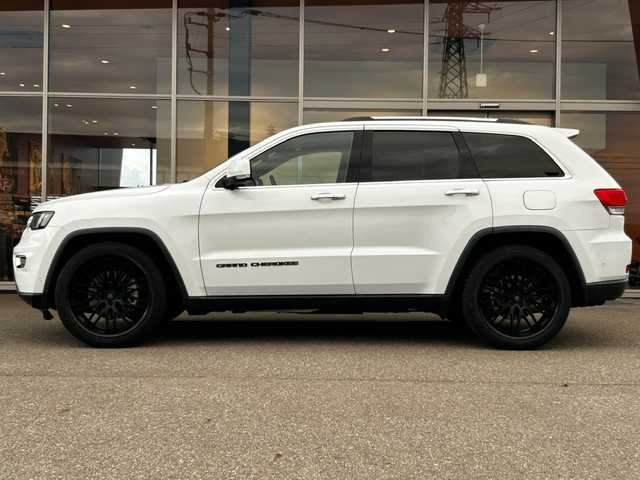 クライスラー・ジープ ジープ グランドチェロキー LTD 富山県 2018(平30)年 2.2万km 白 純正メモリナビ/Bluetooth接続/AM/FMラジオ/フルセグTV/バックカメラ/D/N席シートパワーシート/D/N席シートヒーター/後部座席シートヒーター/D/N席シートクーラー/ヒーテッドステアリング/パワーバックドア/パークアシスト/ACC/車線逸脱防止/アイドリングストップ/横滑り防止/4WD/ダウンヒルアシストコントロール/前後ドラレコ/ETC
