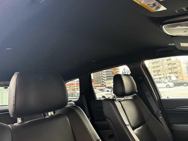 クライスラー・ジープ ジープ グランドチェロキー LTD 富山県 2018(平30)年 2.2万km 白 純正メモリナビ/Bluetooth接続/AM/FMラジオ/フルセグTV/バックカメラ/D/N席シートパワーシート/D/N席シートヒーター/後部座席シートヒーター/D/N席シートクーラー/ヒーテッドステアリング/パワーバックドア/パークアシスト/ACC/車線逸脱防止/アイドリングストップ/横滑り防止/4WD/ダウンヒルアシストコントロール/前後ドラレコ/ETC