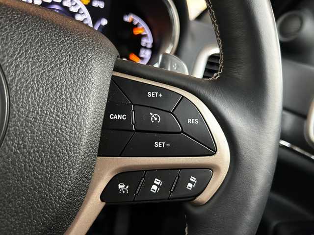 クライスラー・ジープ ジープ グランドチェロキー LTD 富山県 2018(平30)年 2.2万km 白 純正メモリナビ/Bluetooth接続/AM/FMラジオ/フルセグTV/バックカメラ/D/N席シートパワーシート/D/N席シートヒーター/後部座席シートヒーター/D/N席シートクーラー/ヒーテッドステアリング/パワーバックドア/パークアシスト/ACC/車線逸脱防止/アイドリングストップ/横滑り防止/4WD/ダウンヒルアシストコントロール/前後ドラレコ/ETC