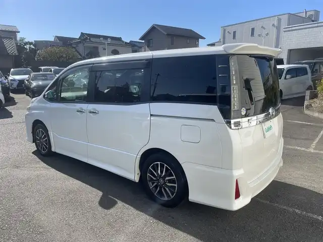 トヨタ ヴォクシー ZS 煌 神奈川県 2015(平27)年 7.9万km パール