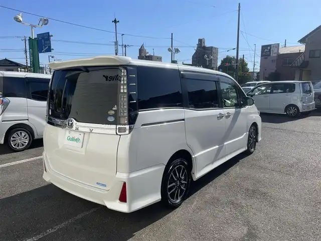 トヨタ ヴォクシー ZS 煌 神奈川県 2015(平27)年 7.9万km パール