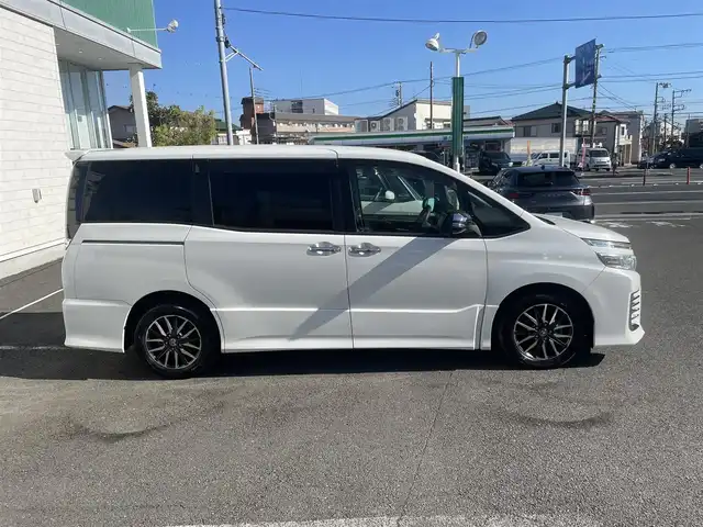 トヨタ ヴォクシー ZS 煌 神奈川県 2015(平27)年 7.9万km パール