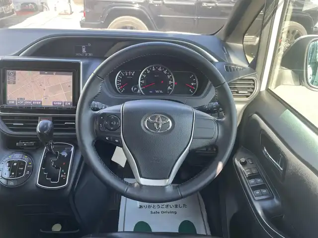 トヨタ ヴォクシー ZS 煌 神奈川県 2015(平27)年 7.9万km パール