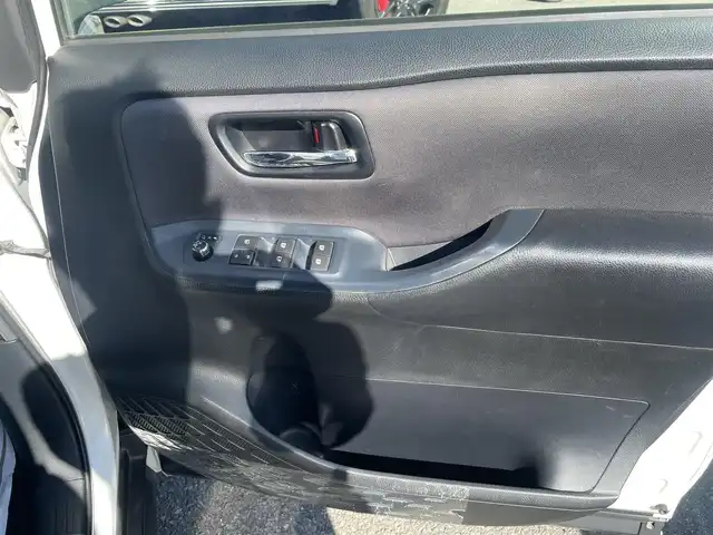 トヨタ ヴォクシー ZS 煌 神奈川県 2015(平27)年 7.9万km パール