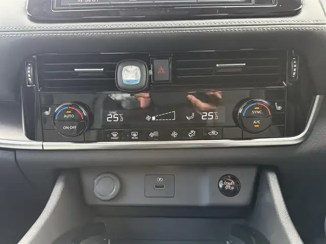 日産 エクストレイル X 愛知県 2023(令5)年 1.9万km 茶Ⅱ /純正メモリナビ//AM/FM/HDMI/フルセグ/BT/SD//プロパイロット//ビルトインETC2.0//バックカメラ//前後純正ドライブレコーダー//インテリジェントエマージェンシーブレーキ//後側方車両検知警報//後側方衝突防止支援//ハンドル支援//車線逸脱警報//車線逸脱坊地支援//踏み間違い衝突防止支援//標識検知機能//クリアランスソナー//後退時車両検知警報//インテリジェントクルーズコントロール//D・N席パワーシート//D・N席シートヒーター//オートLEDヘッドライト//オートハイビーム//フォグランプ//ヘッドライトレベライザー//ルーフレール//e-Pedal//EV MODE//D MODE//ステアリングスイッチ//オートリトラクタブルウィンカーミラー//純正フロアマット//純正ドアバイザー//プッシュスタート//スペアキー//取扱説明書//保証書