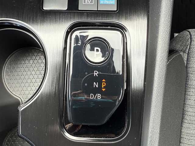 日産 エクストレイル X 愛知県 2023(令5)年 1.9万km 茶Ⅱ /純正メモリナビ//AM/FM/HDMI/フルセグ/BT/SD//プロパイロット//ビルトインETC2.0//バックカメラ//前後純正ドライブレコーダー//インテリジェントエマージェンシーブレーキ//後側方車両検知警報//後側方衝突防止支援//ハンドル支援//車線逸脱警報//車線逸脱坊地支援//踏み間違い衝突防止支援//標識検知機能//クリアランスソナー//後退時車両検知警報//インテリジェントクルーズコントロール//D・N席パワーシート//D・N席シートヒーター//オートLEDヘッドライト//オートハイビーム//フォグランプ//ヘッドライトレベライザー//ルーフレール//e-Pedal//EV MODE//D MODE//ステアリングスイッチ//オートリトラクタブルウィンカーミラー//純正フロアマット//純正ドアバイザー//プッシュスタート//スペアキー//取扱説明書//保証書