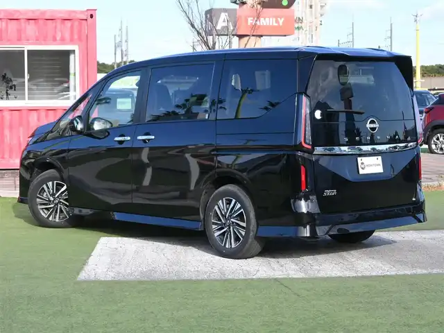 日産 セレナ ハイウェイスター V 千葉県 2023(令5)年 4.4万km ダイヤモンドブラック エマージェンシーブレーキ/プロパイロット/インテリジェントクルーズコントロール/インテリジェントルームミラー/ハンズフリー両側パワースライドドア/純正コネクトナビ/地デジTV/【Bluetooth接続】/【Apple CarPlay　Android Auto対応】/アラウンドビューモニター/ドライブレコーダー/革巻きステアリング/ステアリングスイッチ/パドルシフト/ETC（2.0）/LEDヘッドライト/ウインカーミラー/コーナーセンサー/純正16インチアルミホイル/サイド/カーテンエアバッグ/インテリジェントキー