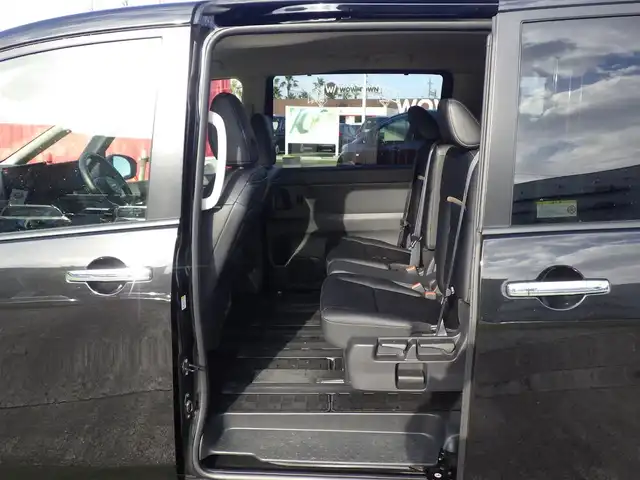 日産 セレナ ハイウェイスター V 千葉県 2023(令5)年 4.4万km ダイヤモンドブラック エマージェンシーブレーキ/プロパイロット/インテリジェントクルーズコントロール/インテリジェントルームミラー/ハンズフリー両側パワースライドドア/純正コネクトナビ/地デジTV/【Bluetooth接続】/【Apple CarPlay　Android Auto対応】/アラウンドビューモニター/ドライブレコーダー/革巻きステアリング/ステアリングスイッチ/パドルシフト/ETC（2.0）/LEDヘッドライト/ウインカーミラー/コーナーセンサー/純正16インチアルミホイル/サイド/カーテンエアバッグ/インテリジェントキー