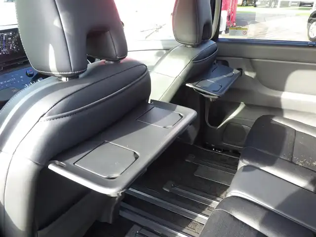 日産 セレナ ハイウェイスター V 千葉県 2023(令5)年 4.4万km ダイヤモンドブラック エマージェンシーブレーキ/プロパイロット/インテリジェントクルーズコントロール/インテリジェントルームミラー/ハンズフリー両側パワースライドドア/純正コネクトナビ/地デジTV/【Bluetooth接続】/【Apple CarPlay　Android Auto対応】/アラウンドビューモニター/ドライブレコーダー/革巻きステアリング/ステアリングスイッチ/パドルシフト/ETC（2.0）/LEDヘッドライト/ウインカーミラー/コーナーセンサー/純正16インチアルミホイル/サイド/カーテンエアバッグ/インテリジェントキー