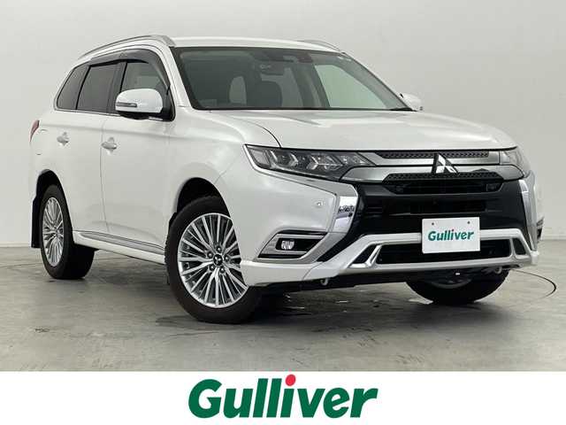 三菱 アウトランダー ＰＨＥＶ G 群馬県 2019(平31)年 6.4万km シルキーホワイト 後側方車両検知警報システム/＝＝＝＝＝/マルチアラウンドビューモニター/KENWOOD７インチナビ/・AM/FM/CD/DVD/Bluetooth/フルセグTV/KENWOODサブウーファー/KENWOODスピーカー/e-Assist/・衝突被害軽減ブレーキシステム/・車線逸脱警報システム/・オートマチックハイビーム/・レーダークルーズコントロールシステム/パーキングセンサー/後側方車両検知警報システム/ステアリングヒーター/前席シートヒーター/前後ドライブレコーダー/パドルシフト/ＬＥＤヘッドライト/オートライト/電動パーキングブレーキ/オートブレーキホールド/ＡＣ１００Ｖ電源/社外レーダー