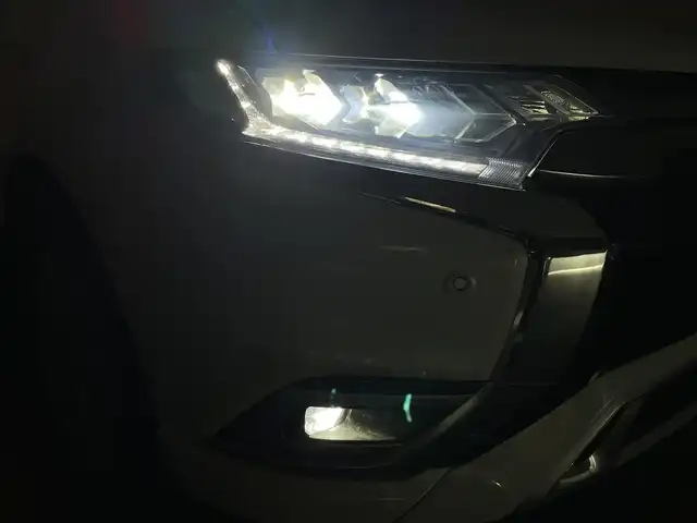 三菱 アウトランダー ＰＨＥＶ G 群馬県 2019(平31)年 6.4万km シルキーホワイト 後側方車両検知警報システム/＝＝＝＝＝/マルチアラウンドビューモニター/KENWOOD７インチナビ/・AM/FM/CD/DVD/Bluetooth/フルセグTV/KENWOODサブウーファー/KENWOODスピーカー/e-Assist/・衝突被害軽減ブレーキシステム/・車線逸脱警報システム/・オートマチックハイビーム/・レーダークルーズコントロールシステム/パーキングセンサー/後側方車両検知警報システム/ステアリングヒーター/前席シートヒーター/前後ドライブレコーダー/パドルシフト/ＬＥＤヘッドライト/オートライト/電動パーキングブレーキ/オートブレーキホールド/ＡＣ１００Ｖ電源/社外レーダー