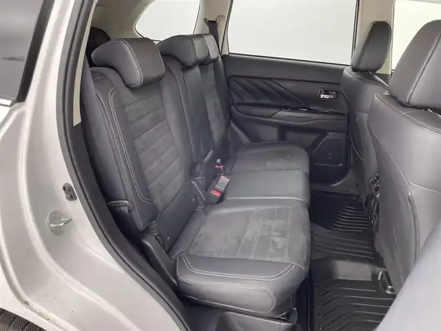 三菱 アウトランダー ＰＨＥＶ G 群馬県 2019(平31)年 6.4万km シルキーホワイト 後側方車両検知警報システム/＝＝＝＝＝/マルチアラウンドビューモニター/KENWOOD７インチナビ/・AM/FM/CD/DVD/Bluetooth/フルセグTV/KENWOODサブウーファー/KENWOODスピーカー/e-Assist/・衝突被害軽減ブレーキシステム/・車線逸脱警報システム/・オートマチックハイビーム/・レーダークルーズコントロールシステム/パーキングセンサー/後側方車両検知警報システム/ステアリングヒーター/前席シートヒーター/前後ドライブレコーダー/パドルシフト/ＬＥＤヘッドライト/オートライト/電動パーキングブレーキ/オートブレーキホールド/ＡＣ１００Ｖ電源/社外レーダー