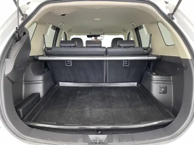 三菱 アウトランダー ＰＨＥＶ G 群馬県 2019(平31)年 6.4万km シルキーホワイト 後側方車両検知警報システム/＝＝＝＝＝/マルチアラウンドビューモニター/KENWOOD７インチナビ/・AM/FM/CD/DVD/Bluetooth/フルセグTV/KENWOODサブウーファー/KENWOODスピーカー/e-Assist/・衝突被害軽減ブレーキシステム/・車線逸脱警報システム/・オートマチックハイビーム/・レーダークルーズコントロールシステム/パーキングセンサー/後側方車両検知警報システム/ステアリングヒーター/前席シートヒーター/前後ドライブレコーダー/パドルシフト/ＬＥＤヘッドライト/オートライト/電動パーキングブレーキ/オートブレーキホールド/ＡＣ１００Ｖ電源/社外レーダー