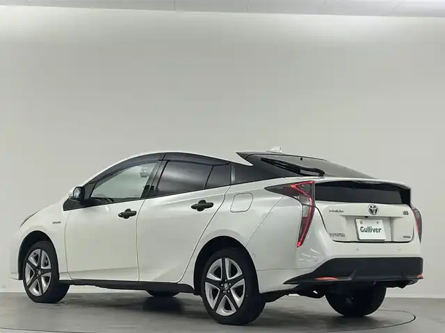 トヨタ プリウス A ツーリングセレクション 山形県 2016(平28)年 10.1万km ホワイトパールクリスタルシャイン 純正９型ナビ　フルセグ　ＢＴ　ＤＶＤ　前席シートヒーター　バックカメラ　ドライブレコーダー　前後コーナーセンサー　ＢＳＭ　ヘッドアップディスプレイ　レーダー探知機　純正フロアマット　リフトアップ