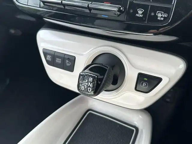 トヨタ プリウス A ツーリングセレクション 山形県 2016(平28)年 10.1万km ホワイトパールクリスタルシャイン ４WD/BSM/寒冷地仕様/レーダークルーズコントロール/パーキングアシスト/スペアキー/純正9型ナビ/（AM/FM/Bluetooth/フルセグ）/D席シートヒーター/ビルトインETC/スマートキー/純正アルミホイール/純正フロアマット/レーンキープアシスト/横滑り防止装置/ドアバイザー/電動格納ミラー