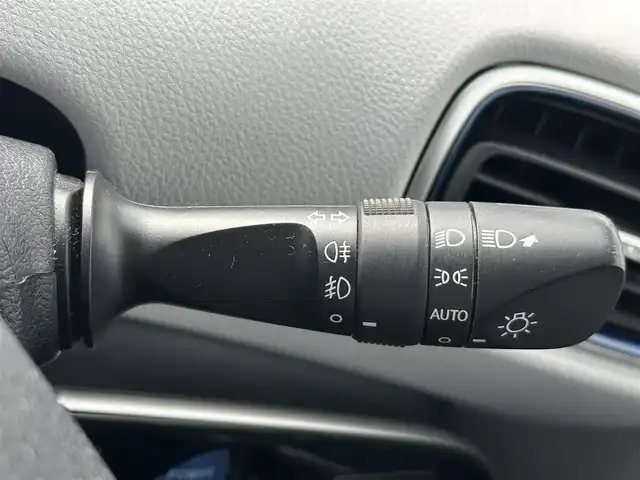 トヨタ プリウス A ツーリングセレクション 山形県 2016(平28)年 10.1万km ホワイトパールクリスタルシャイン ４WD/BSM/寒冷地仕様/レーダークルーズコントロール/パーキングアシスト/スペアキー/純正9型ナビ/（AM/FM/Bluetooth/フルセグ）/D席シートヒーター/ビルトインETC/スマートキー/純正アルミホイール/純正フロアマット/レーンキープアシスト/横滑り防止装置/ドアバイザー/電動格納ミラー
