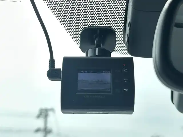 トヨタ プリウス A ツーリングセレクション 山形県 2016(平28)年 10.1万km ホワイトパールクリスタルシャイン ４WD/BSM/寒冷地仕様/レーダークルーズコントロール/パーキングアシスト/スペアキー/純正9型ナビ/（AM/FM/Bluetooth/フルセグ）/D席シートヒーター/ビルトインETC/スマートキー/純正アルミホイール/純正フロアマット/レーンキープアシスト/横滑り防止装置/ドアバイザー/電動格納ミラー