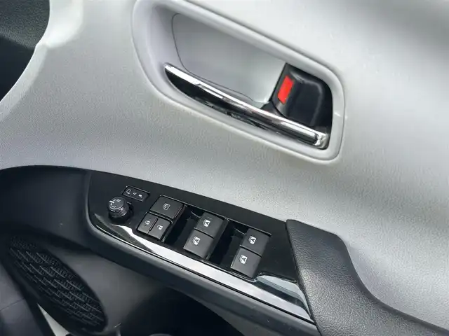 トヨタ プリウス A ツーリングセレクション 山形県 2016(平28)年 10.1万km ホワイトパールクリスタルシャイン ４WD/BSM/寒冷地仕様/レーダークルーズコントロール/パーキングアシスト/スペアキー/純正9型ナビ/（AM/FM/Bluetooth/フルセグ）/D席シートヒーター/ビルトインETC/スマートキー/純正アルミホイール/純正フロアマット/レーンキープアシスト/横滑り防止装置/ドアバイザー/電動格納ミラー