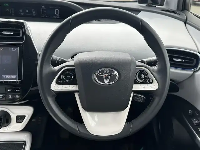 トヨタ プリウス A ツーリングセレクション 山形県 2016(平28)年 10.1万km ホワイトパールクリスタルシャイン ４WD/BSM/寒冷地仕様/レーダークルーズコントロール/パーキングアシスト/スペアキー/純正9型ナビ/（AM/FM/Bluetooth/フルセグ）/D席シートヒーター/ビルトインETC/スマートキー/純正アルミホイール/純正フロアマット/レーンキープアシスト/横滑り防止装置/ドアバイザー/電動格納ミラー
