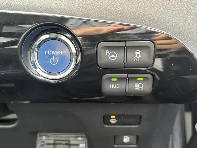 トヨタ プリウス A ツーリングセレクション 山形県 2016(平28)年 10.1万km ホワイトパールクリスタルシャイン ４WD/BSM/寒冷地仕様/レーダークルーズコントロール/パーキングアシスト/スペアキー/純正9型ナビ/（AM/FM/Bluetooth/フルセグ）/D席シートヒーター/ビルトインETC/スマートキー/純正アルミホイール/純正フロアマット/レーンキープアシスト/横滑り防止装置/ドアバイザー/電動格納ミラー