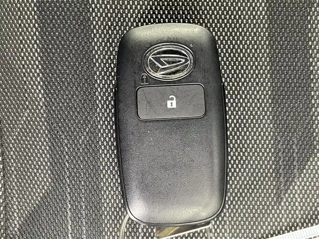 ダイハツ タフト G 千葉県 2021(令3)年 2.2万km レイクブルーメタリック 禁煙車/スマートアシスト/・衝突軽減ブレーキ/・先行車発進システム/・車線逸脱警報システム/・レーンキープアシスト/・コーナーセンサー/スカイルーフ/純正メモリナビ/・型番：NMZK-W71D/・CD/DVD/USB/Bluetooth/フルセグTV/・バックカメラ/・ETC/革巻きステアリング/・ステアリングスイッチ/DNシートヒーター/電子パーキング/・ブレーキホールド/社外フロアマット/社外ドアバイザー/純正15インチAW/電動格納ウインカーミラー/プッシュスタート/・スマートキー/・スペアキー/アイドリングストップ