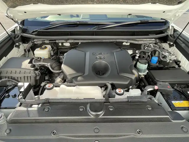 トヨタ ランドクルーザー プラド TX Lパッケージ マットブラED 滋賀県 2023(令5)年 0.3万km ホワイトパールクリスタルシャイン ワンオーナー/ムーンルーフ/純正９型ナビ/・Bluetooth/フルセグ/・CD/DVD/バックカメラ/ニュートラルベージュ革シート/革巻きステアリング/ステアリングリモコン/ETC/前方ドライブレコーダー/レーダークルーズコントロール/前席パワーシート/前席シートヒーター/前席シートベンチレーション/ヒルスタートアシスト/LEDオートライト/フォグライト/トノカバー/トヨタセーフティセンス/・レーンディパーチャーアラート/・クリアランスソナー/・プリクラッシュセーフティ/・ロードサインアシスト/スマートキー