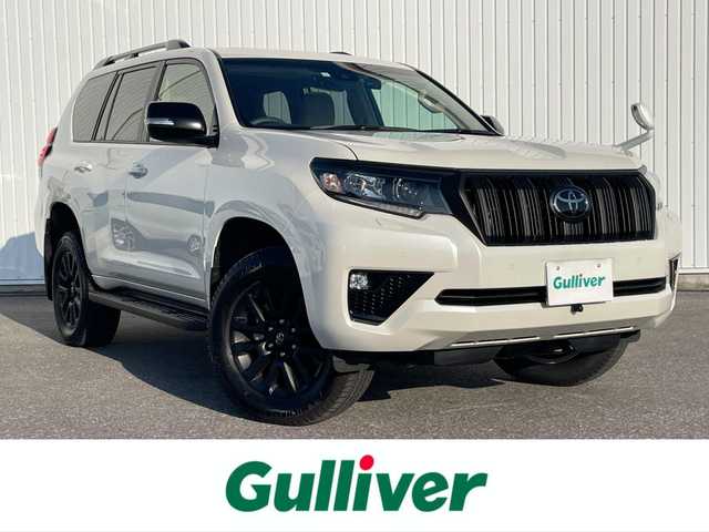 トヨタ ランドクルーザー プラド TX Lパッケージ マットブラED 滋賀県 2023(令5)年 0.3万km ホワイトパールクリスタルシャイン ワンオーナー/ムーンルーフ/純正９型ナビ/・Bluetooth/フルセグ/・CD/DVD/バックカメラ/ニュートラルベージュ革シート/革巻きステアリング/ステアリングリモコン/ETC/前方ドライブレコーダー/レーダークルーズコントロール/前席パワーシート/前席シートヒーター/前席シートベンチレーション/ヒルスタートアシスト/LEDオートライト/フォグライト/トノカバー/トヨタセーフティセンス/・レーンディパーチャーアラート/・クリアランスソナー/・プリクラッシュセーフティ/・ロードサインアシスト/スマートキー
