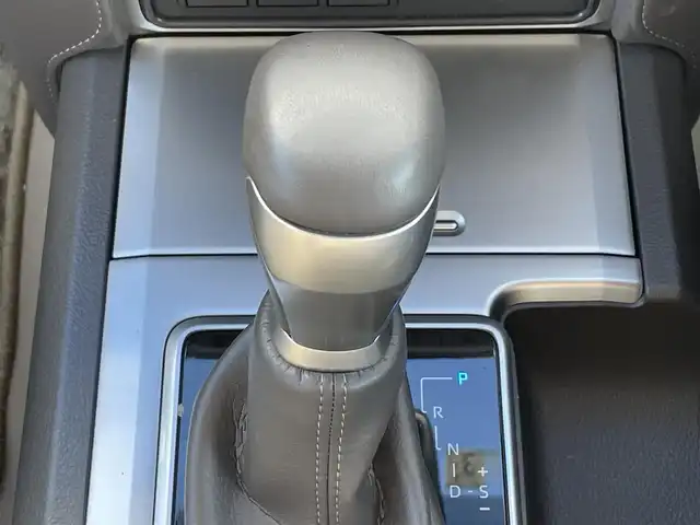 トヨタ ランドクルーザー プラド TX Lパッケージ マットブラED 滋賀県 2023(令5)年 0.3万km ホワイトパールクリスタルシャイン ワンオーナー/ムーンルーフ/純正９型ナビ/・Bluetooth/フルセグ/・CD/DVD/バックカメラ/ニュートラルベージュ革シート/革巻きステアリング/ステアリングリモコン/ETC/前方ドライブレコーダー/レーダークルーズコントロール/前席パワーシート/前席シートヒーター/前席シートベンチレーション/ヒルスタートアシスト/LEDオートライト/フォグライト/トノカバー/トヨタセーフティセンス/・レーンディパーチャーアラート/・クリアランスソナー/・プリクラッシュセーフティ/・ロードサインアシスト/スマートキー