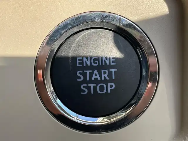トヨタ ランドクルーザー プラド TX Lパッケージ マットブラED 滋賀県 2023(令5)年 0.3万km ホワイトパールクリスタルシャイン ワンオーナー/ムーンルーフ/純正９型ナビ/・Bluetooth/フルセグ/・CD/DVD/バックカメラ/ニュートラルベージュ革シート/革巻きステアリング/ステアリングリモコン/ETC/前方ドライブレコーダー/レーダークルーズコントロール/前席パワーシート/前席シートヒーター/前席シートベンチレーション/ヒルスタートアシスト/LEDオートライト/フォグライト/トノカバー/トヨタセーフティセンス/・レーンディパーチャーアラート/・クリアランスソナー/・プリクラッシュセーフティ/・ロードサインアシスト/スマートキー