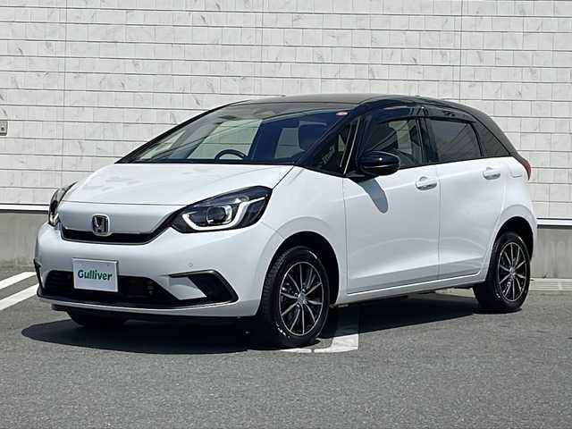 ホンダ フィット e:HEVホーム 山形県 2020(令2)年 6.4万km プラチナホワイトパール 禁煙車/ワンオーナー/Honda SENSING/・衝突軽減ブレーキ（ＣＭＢＳ）/・路外逸脱抑制機能/・先行車発進お知らせ機能/・アダプティブクルーズコントロール（ＡＣＣ）/・車線維持支援システム（ＬＫＡＳ）/・標識認識機能/・誤発進抑制機能 /・近距離衝突軽減ブレーキ/・オートハイビーム/・パーキングセンサーシステム/ハーフレザーシート/純正ナビ(CD.DVD.BT.USB.SD)/バックカメラ/フルセグ/ETC/ワイパーデアイサー/ミラーヒーター/LEDヘッドライト/プッシュスタート/スマートキーｘ２/ヘッドライトレベライザー/スタッドレスタイヤ積込み/電動パーキング/オートホールド