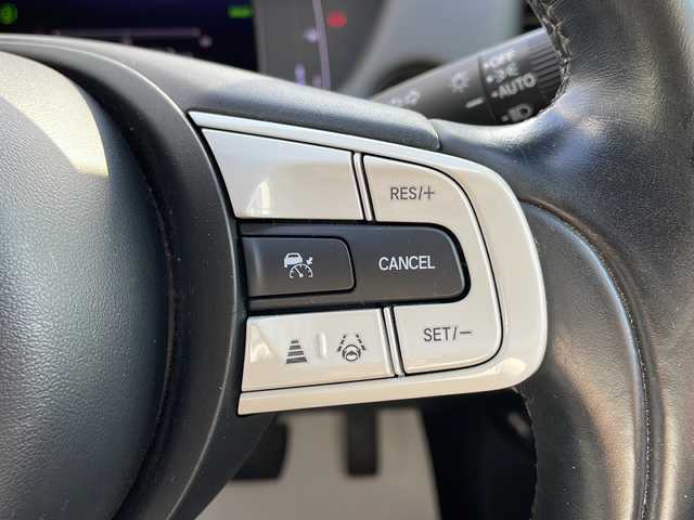ホンダ フィット e:HEVホーム 山形県 2020(令2)年 6.4万km プラチナホワイトパール 禁煙車/ワンオーナー/Honda SENSING/・衝突軽減ブレーキ（ＣＭＢＳ）/・路外逸脱抑制機能/・先行車発進お知らせ機能/・アダプティブクルーズコントロール（ＡＣＣ）/・車線維持支援システム（ＬＫＡＳ）/・標識認識機能/・誤発進抑制機能 /・近距離衝突軽減ブレーキ/・オートハイビーム/・パーキングセンサーシステム/ハーフレザーシート/純正ナビ(CD.DVD.BT.USB.SD)/バックカメラ/フルセグ/ETC/ワイパーデアイサー/ミラーヒーター/LEDヘッドライト/プッシュスタート/スマートキーｘ２/ヘッドライトレベライザー/スタッドレスタイヤ積込み/電動パーキング/オートホールド