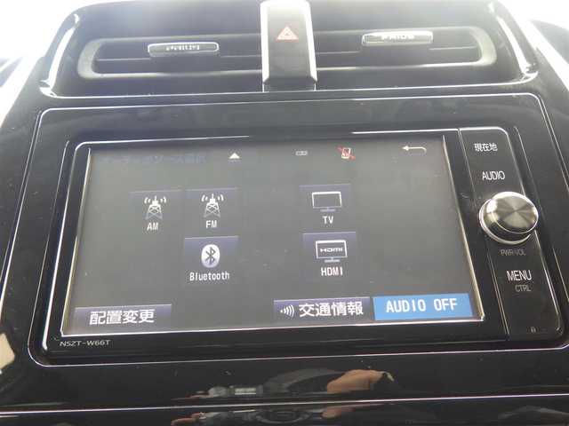 トヨタ プリウス Sセーフティプラス 千葉県 2017(平29)年 7.5万km シルバーM Toyota Safety Sense/・プリクラッシュセーフティ/・レーンディパーチャーアラート/・オートハイビーム/・レーダークルーズコントロール/シンプルインテリジェントパーキングアシスト/ヘッドアップディスプレイ/純正SDナビ/地デジTV/【DVD/CD再生機能　Bluetooth接続】/バックカメラ/ドライブレコーダー（DRT-H66A）/革巻きステアリング/ステアリングスイッチ/ETC（2.0）/LEDヘッドライト/フォグライト/ウインカーミラー/クリアランスソナー/純正15インチアルミホイル/サイド/カーテンエアバッグ/スマートキー