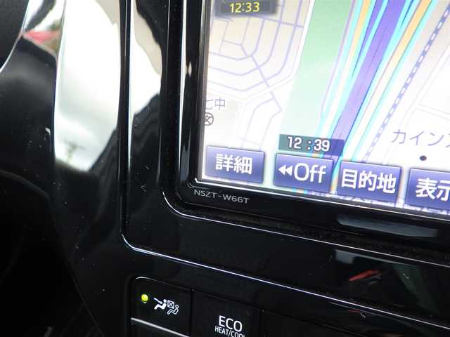 トヨタ プリウス Sセーフティプラス 千葉県 2017(平29)年 7.5万km シルバーM Toyota Safety Sense/・プリクラッシュセーフティ/・レーンディパーチャーアラート/・オートハイビーム/・レーダークルーズコントロール/シンプルインテリジェントパーキングアシスト/ヘッドアップディスプレイ/純正SDナビ/地デジTV/【DVD/CD再生機能　Bluetooth接続】/バックカメラ/ドライブレコーダー（DRT-H66A）/革巻きステアリング/ステアリングスイッチ/ETC（2.0）/LEDヘッドライト/フォグライト/ウインカーミラー/クリアランスソナー/純正15インチアルミホイル/サイド/カーテンエアバッグ/スマートキー