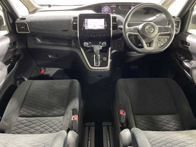 日産 セレナ ライダー 神奈川県 2017(平29)年 6万km ダイヤモンドブラック 純正7型SDナビゲーション【MM316D-W】/純正フリップダウンモニター/フルセグ　CD DVD　SD　Bluetooth　USB　MUSICSTOCKR　AUX　AM FM/バックカメラ/車線逸脱警報/オートハイビーム/パワースライドドア【サンシェード】/純正ビルトインETC/革巻きステアリング/アイドリングストップ/ECO/2列目3列目USB電源ソケット/シートバックテーブル/プッシュスタート/スマートキー/LEDヘッドランプ/フォグランプ/オートライト/純正サイド/リアスポイラー/純正16インチアルミホイール/スペアキー