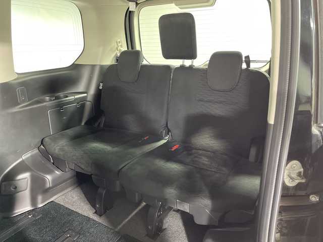 日産 セレナ ライダー 神奈川県 2017(平29)年 6万km ダイヤモンドブラック 純正7型SDナビゲーション【MM316D-W】/純正フリップダウンモニター/フルセグ　CD DVD　SD　Bluetooth　USB　MUSICSTOCKR　AUX　AM FM/バックカメラ/車線逸脱警報/オートハイビーム/パワースライドドア【サンシェード】/純正ビルトインETC/革巻きステアリング/アイドリングストップ/ECO/2列目3列目USB電源ソケット/シートバックテーブル/プッシュスタート/スマートキー/LEDヘッドランプ/フォグランプ/オートライト/純正サイド/リアスポイラー/純正16インチアルミホイール/スペアキー