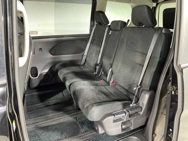 日産 セレナ ライダー 神奈川県 2017(平29)年 6万km ダイヤモンドブラック 純正7型SDナビゲーション【MM316D-W】/純正フリップダウンモニター/フルセグ　CD DVD　SD　Bluetooth　USB　MUSICSTOCKR　AUX　AM FM/バックカメラ/車線逸脱警報/オートハイビーム/パワースライドドア【サンシェード】/純正ビルトインETC/革巻きステアリング/アイドリングストップ/ECO/2列目3列目USB電源ソケット/シートバックテーブル/プッシュスタート/スマートキー/LEDヘッドランプ/フォグランプ/オートライト/純正サイド/リアスポイラー/純正16インチアルミホイール/スペアキー