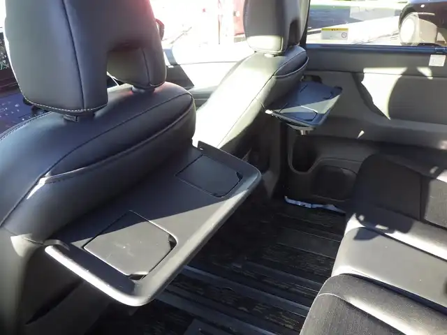 日産 セレナ ハイウェイスター V 千葉県 2023(令5)年 3.7万km プリズムホワイト エマージェンシーブレーキ/プロパイロット/インテリジェントクルーズコントロール/インテリジェントルームミラー/ハンズフリー両側パワースライドドア/純正コネクトナビ/地デジTV/【Bluetooth接続】/【Apple CarPlay　Android Auto対応】/アラウンドビューモニター/ドライブレコーダー/革巻きステアリング/ステアリングスイッチ/パドルシフト/ETC（2.0）/LEDヘッドライト/フォグライト/ウインカーミラー/コーナーセンサー/純正16インチアルミホイル/サイド/カーテンエアバッグ/インテリジェントキー