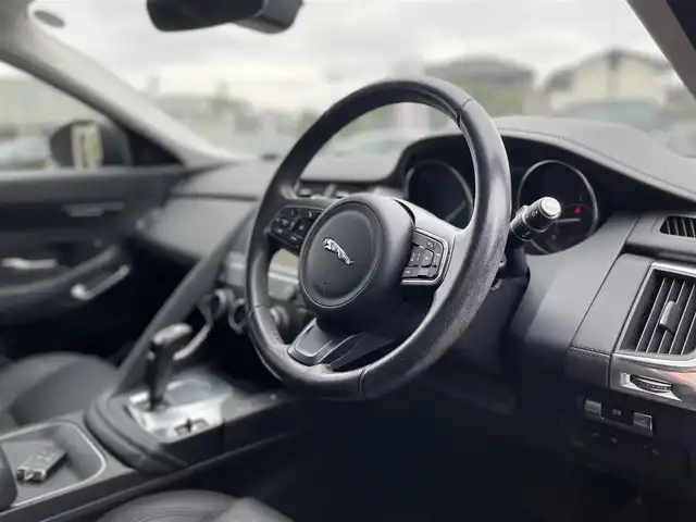 ジャガー Ｅペース S 180PS 栃木県 2018(平30)年 3.6万km 赤 黒革シート/パワーシート /ナビ /全方位カメラ/ETC/スマートキー/LEDヘッドライト/オートライト/ACC/レーンキープアシスト/ブラインドスポット /クロストラフィック/クリアランスソナー /AEB/パワーテールゲート