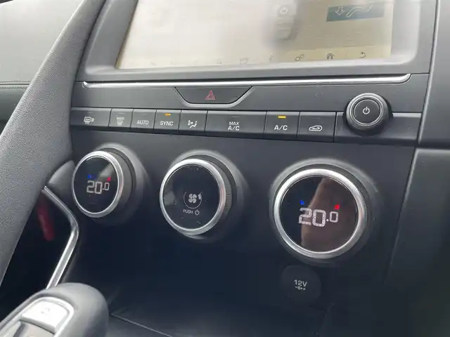 ジャガー Ｅペース S 180PS 栃木県 2018(平30)年 3.6万km 赤 黒革シート/パワーシート /ナビ /全方位カメラ/ETC/スマートキー/LEDヘッドライト/オートライト/ACC/レーンキープアシスト/ブラインドスポット /クロストラフィック/クリアランスソナー /AEB/パワーテールゲート