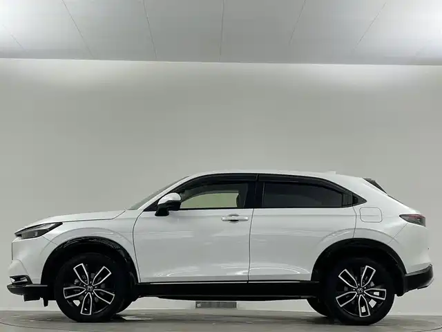 ホンダ ヴェゼル ハイブリッド e:HEV Z 埼玉県 2024(令6)年 3万km プラチナホワイトパール 純正９型ナビ　３６０°　衝突軽減　ＥＴＣ　温シート　レーダークルーズコントロール　アダプティブＬＥＤヘッドライト　ビルトインＥＴＣ　スペアキー１本　前後ドラレコ　ハーフレザー　ダウンヒルアシスト　禁煙