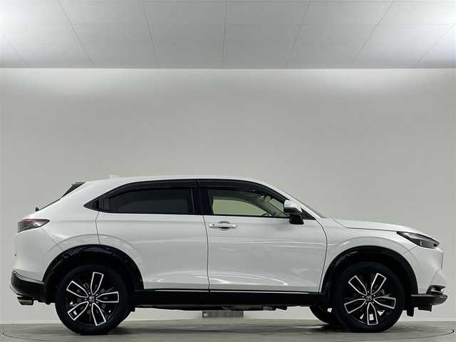 ホンダ ヴェゼル ハイブリッド e:HEV Z 埼玉県 2024(令6)年 3万km プラチナホワイトパール 純正９型ナビ　全方位カメラ　プレミアムサウンド　BSM　衝突軽減　ＥＴＣ　温シート　レーダークルーズコントロール　アダプティブＬＥＤヘッドライト　ビルトインＥＴＣ　スペアキー１本　前後ドラレコ　ハーフレザー　ダウンヒルアシスト　禁煙