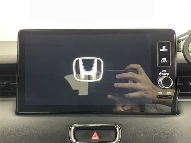 ホンダ ヴェゼル ハイブリッド e:HEV Z 埼玉県 2024(令6)年 3万km プラチナホワイトパール 純正９型ナビ　全方位カメラ　プレミアムサウンド　BSM　衝突軽減　ＥＴＣ　温シート　レーダークルーズコントロール　アダプティブＬＥＤヘッドライト　ビルトインＥＴＣ　スペアキー１本　前後ドラレコ　ハーフレザー　ダウンヒルアシスト　禁煙