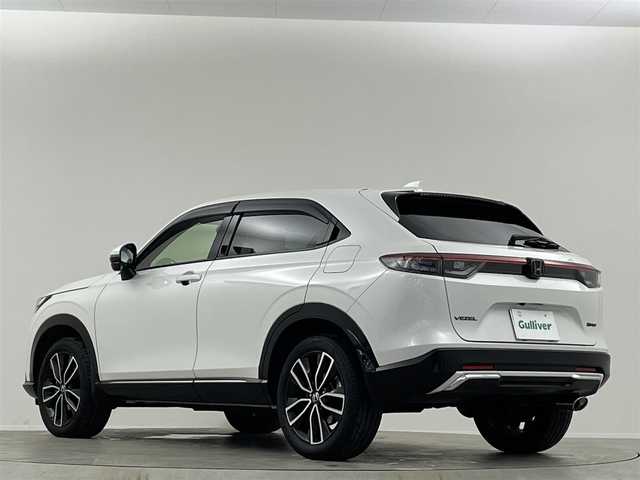 ホンダ ヴェゼル ハイブリッド e:HEV Z 埼玉県 2024(令6)年 3万km プラチナホワイトパール 純正９型ナビ　全方位カメラ　プレミアムサウンド　BSM　衝突軽減　ＥＴＣ　温シート　レーダークルーズコントロール　アダプティブＬＥＤヘッドライト　ビルトインＥＴＣ　スペアキー１本　前後ドラレコ　ハーフレザー　ダウンヒルアシスト　禁煙